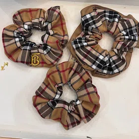 Burberry scrunchies-6223